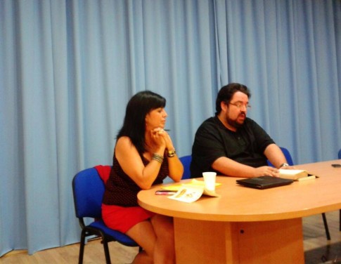 Elena Muñoz y Fernando López, durante uno de los eventos de la escuela (Foto cortesía de Letras Vivas)