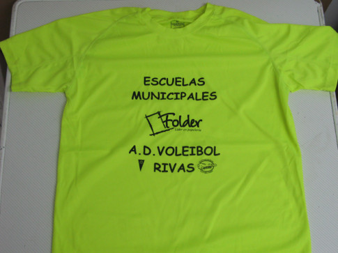 Camiseta que lucirán esta temporada los equipos de voleibol en los Juegos Deportivos Municipales (Foto cortesía del club)