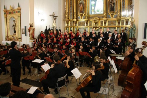 Un momento de la actuación (Foto cortesía de Coro Rivas)