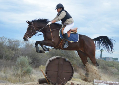 Marta Retana, en uno de los saltos (Foto cortesía de Alejandro Retana)