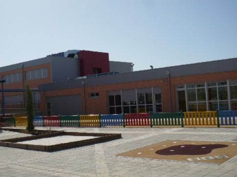 La Ciudad Educativa Hipatia, de régimen concertado, es uno de los dos únicos centros en Rivas que ofrecen enseñanza de infantil a secundaria en sus aulas (Foto: FUHEM)