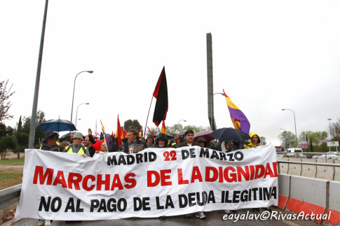 Momento en que la columna abandona Rivas (Foto Enrique Ayala)