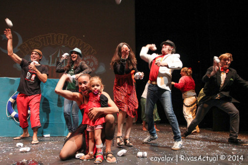 La 'batalla' final de la gala, a base de bolas de calcetín blancas (Foto: Enrique Ayala)