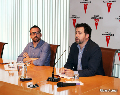 Pedro Del Cura (derecha) y Curro García Corrales, durante la rueda de prensa realizada esta mañana para presentar el acuerdo (Foto Rivas Actual)