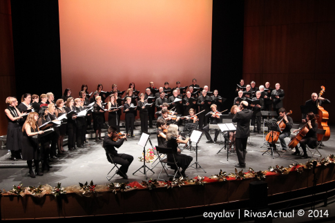 Un momento de la actuación del Coro (Foto: Enrique Ayala)