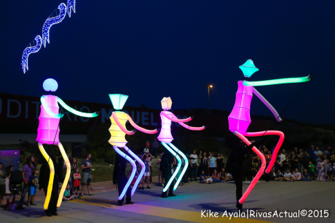  Las Fiestas de Mayo 2015 comenzaron la tarde del miércoles 13, con el espectáculo musical itinerante “Bigdancer”, de la compañía El Carromato. Un espectáculo protagonizado por marionetas de cuatro metros de altura que bailaron al son de la música por las explanadas del recinto Miguel Ríos. (Foto: Kike Ayala). 