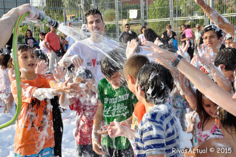 Niños y niñas de Rivas durante la fiesta de la espuma, actividad desarrollada en la Fiesta de la Educación Púlbica. 