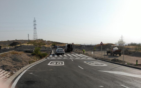 La rotonda de enlace, situada al final de la prolongación de la Avenida de Los Almendros, fotografiada esta misma mañana (Foto Rivas Actual)