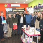 ok Foto de familia con el ganador del Concurso, patrocinadores y organizadores del certamen copy