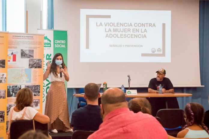 Un momento de la charla, a cargo de Helena Garrido (Foto: Esperanza/Proyecto Padawan Perrutis)