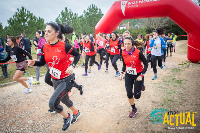 En la imagen, la salida de las categorías Sub23 y Master Femenino. Foto: Kike Ayala.