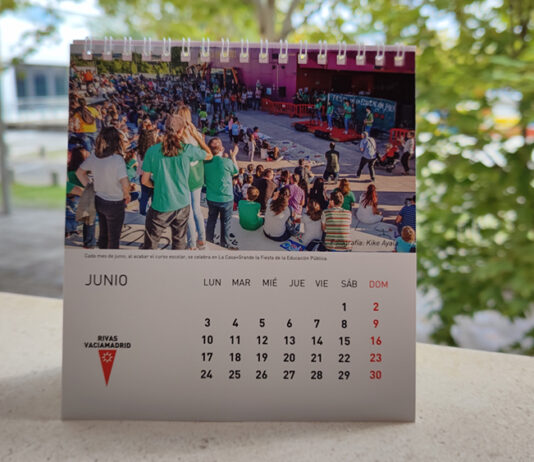 Imagen del calendario 2024 con las fotografías del fotógrafo local Kike Ayala.